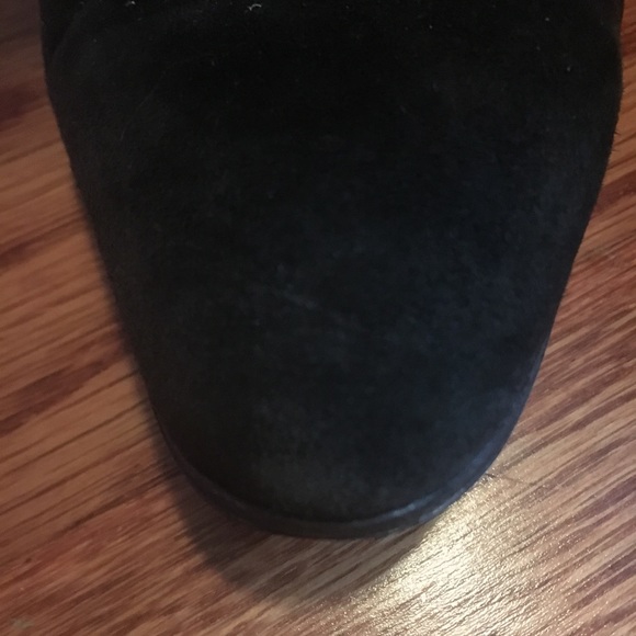 Suede Chanel Boots with fur Trim - Picture 2 of 8